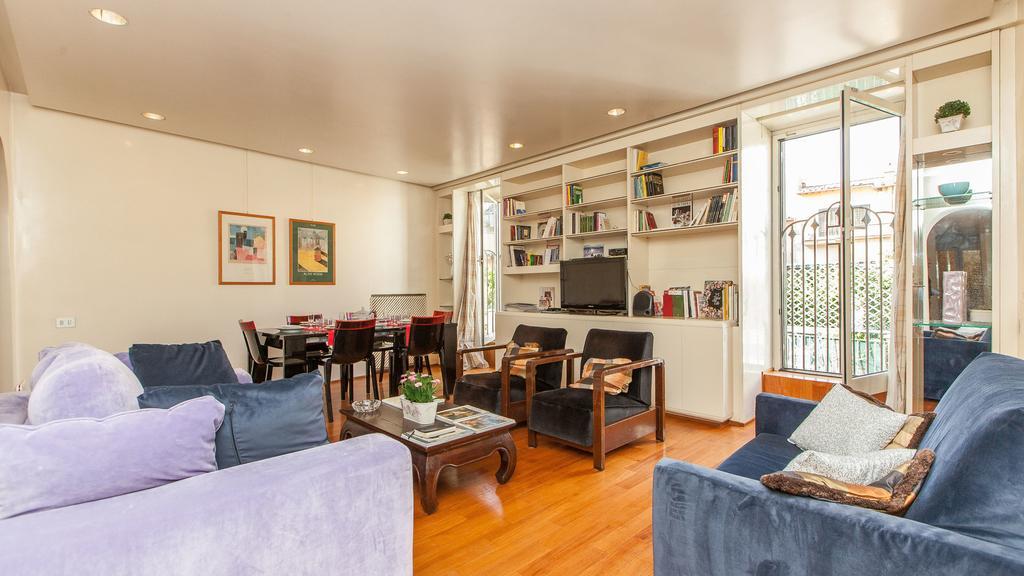 Campo De Fiori Balcony Apartment