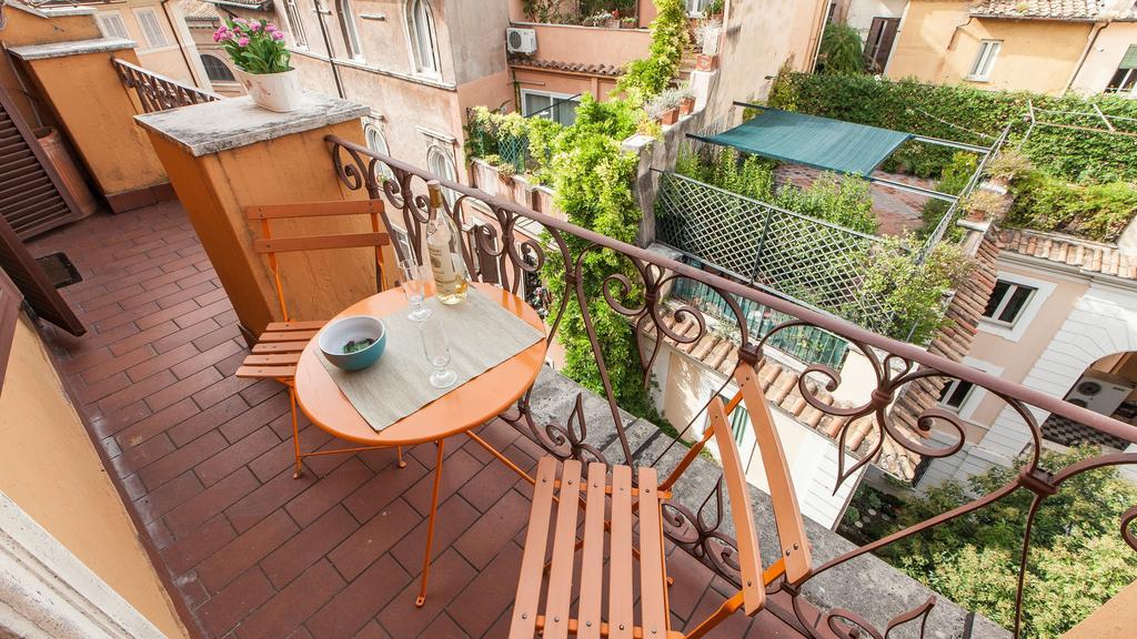 Campo De Fiori Balcony Apartment
