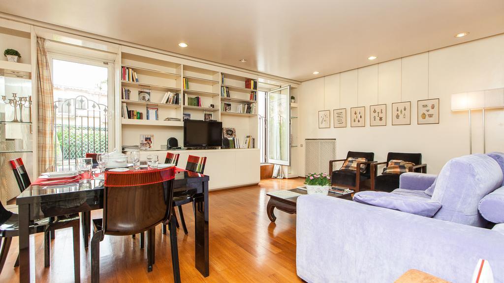 Campo De Fiori Balcony Apartment Rome